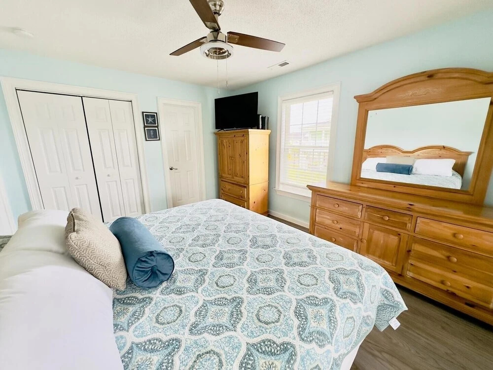 Casa De Verde 4 Bedroom Home by RedAwning