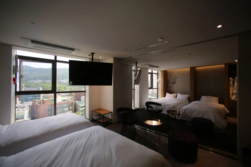 Stayrak Hotel