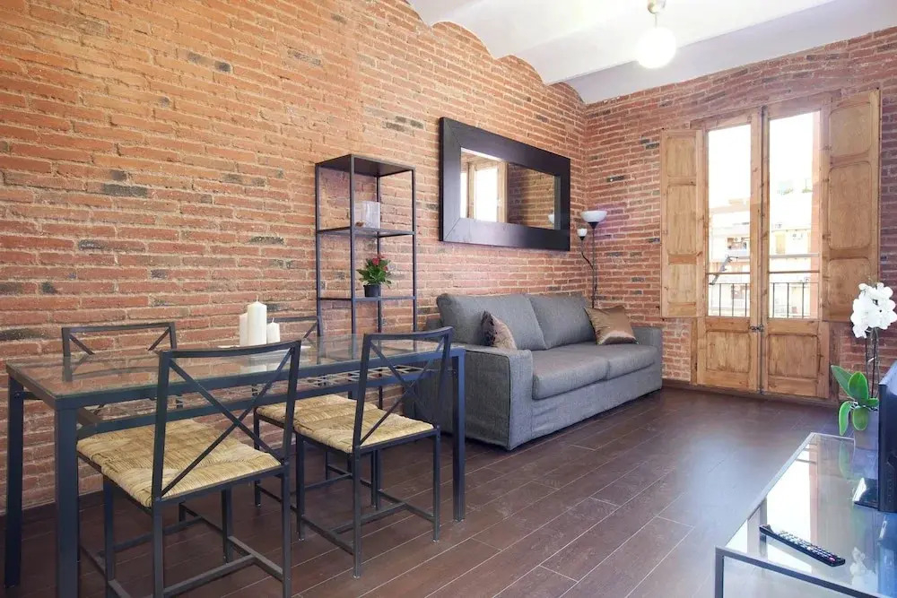 Cozy classic Apartment by Sagrada Familia with free wifi and A/C