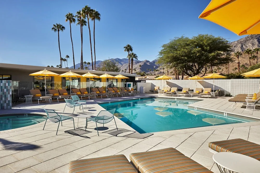 Twin Palms Resort - A Gay Mens Resort