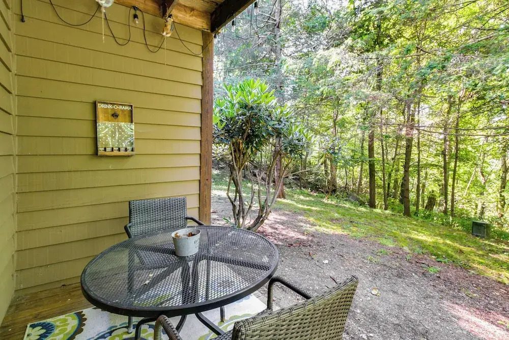 Wintergreen Resort Condo w/ Deck, 0.3 Mi to Slopes
