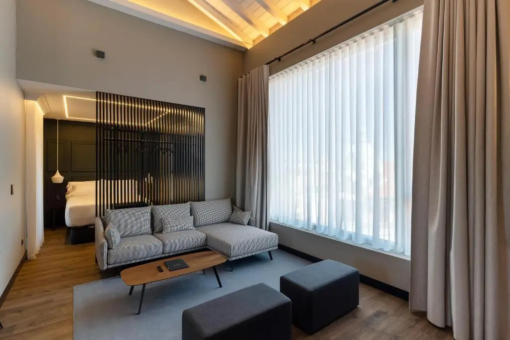 Mauro Suites