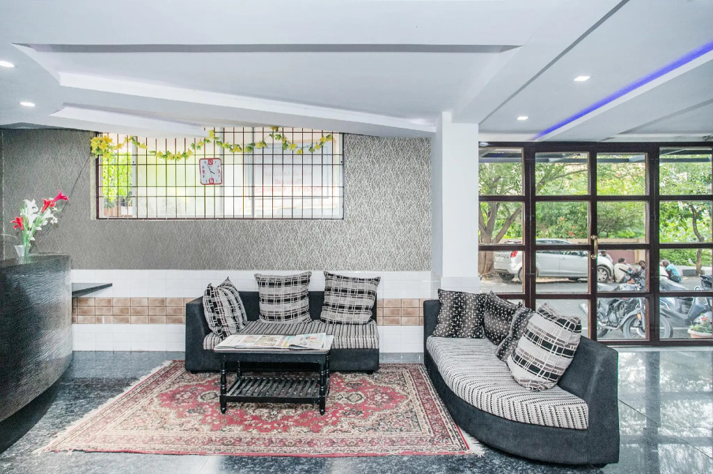 OYO 13941 NR Suites