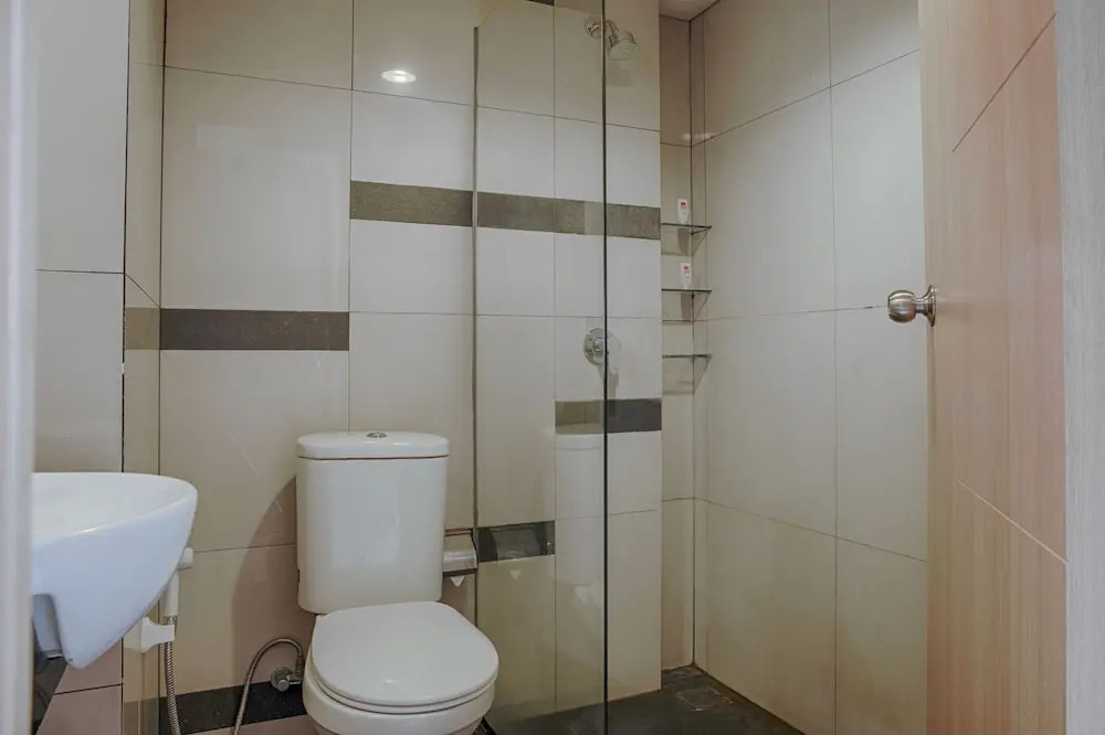 ZEN Rooms Kartika Plaza