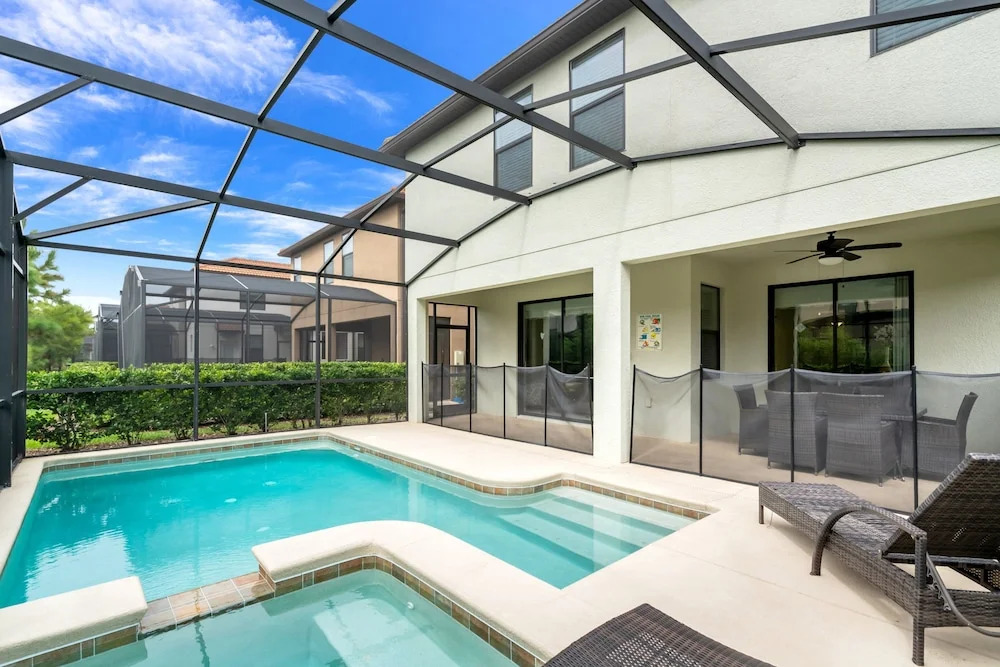 6bed 5Ba Villa Game Room Pool Spa