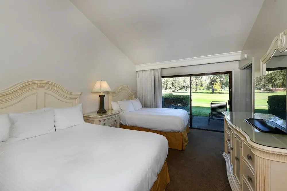 656 S At Silverado 1 Bedroom Condo by RedAwning