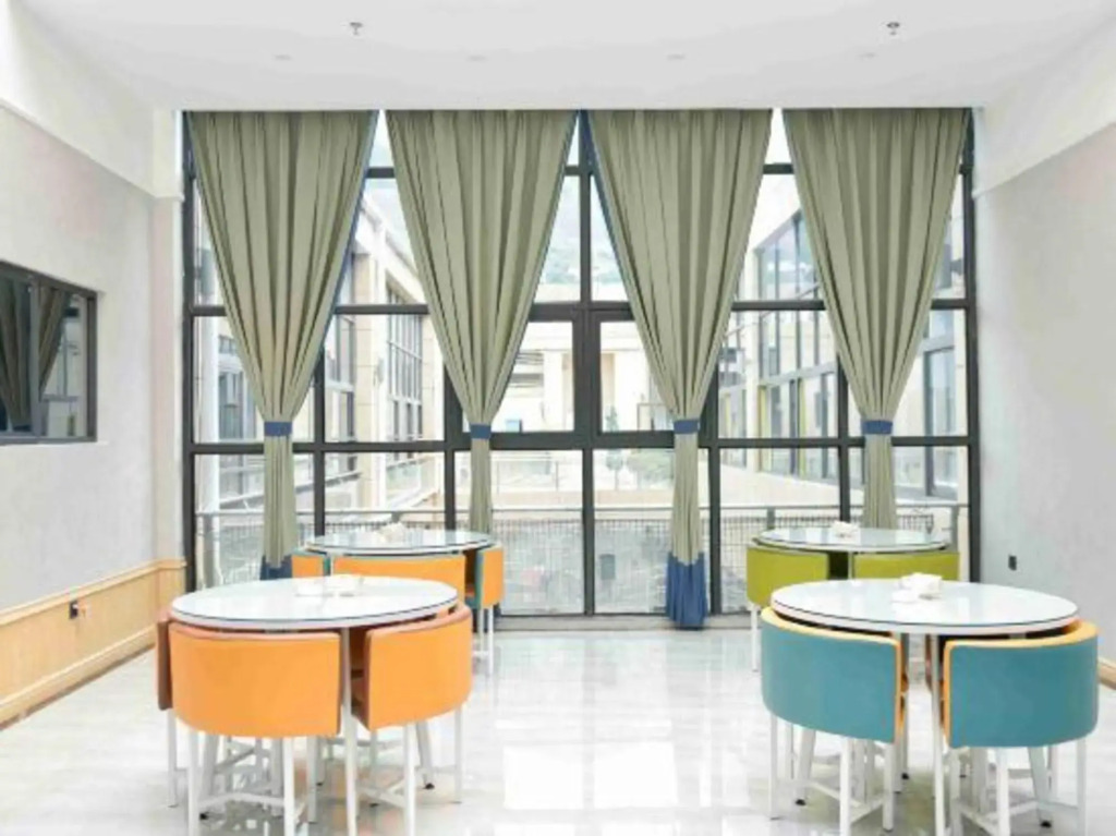 Platform  Hotel
