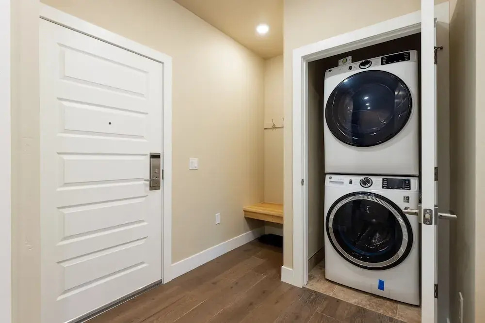 103 Clearwater Lofts 1 Bedroom Condo by Redawning