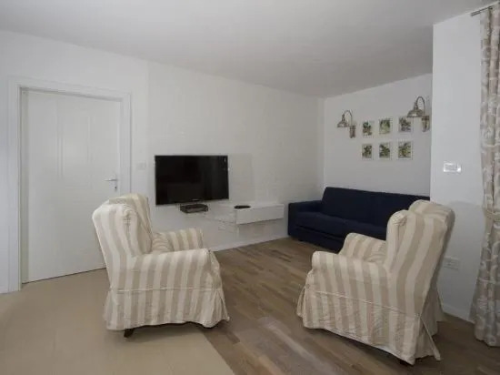 Apartments Mengore