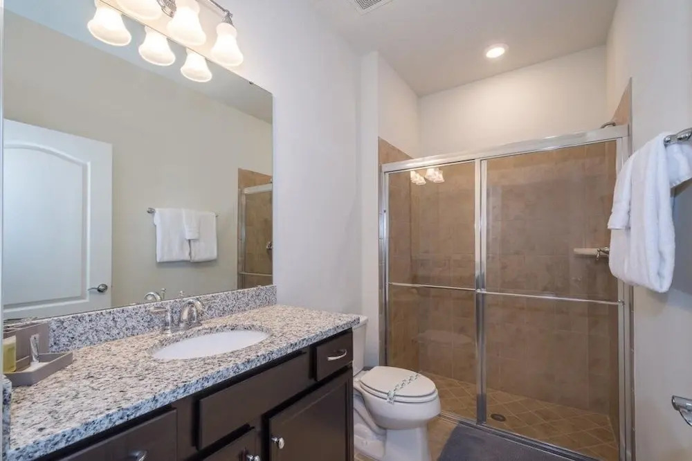 Luxurious 5 Bed Home with Private Pool in Solterra Townhouse