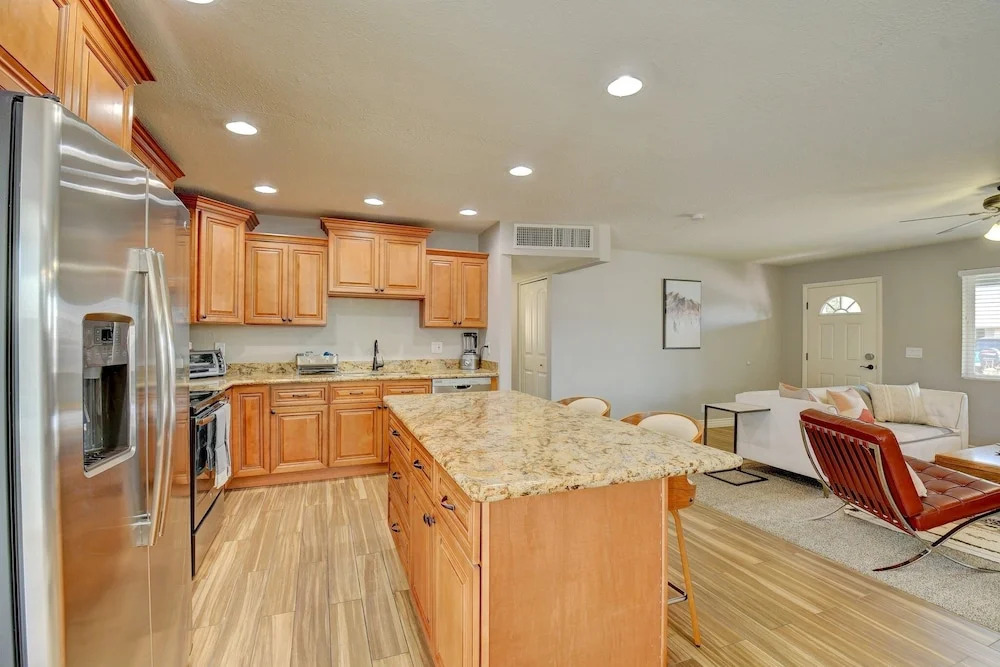 Designer Desert Escape In Old Town W/ Private Pool 4 Bedroom Home