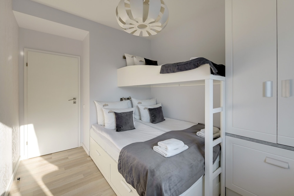 Waterlane Riverside SPA, Pool & Gym by Downtown Apartments