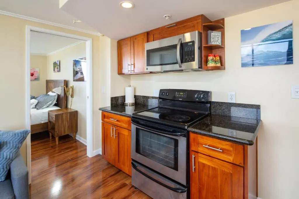 2 Bedroom Corner Suite & Tropical Views
