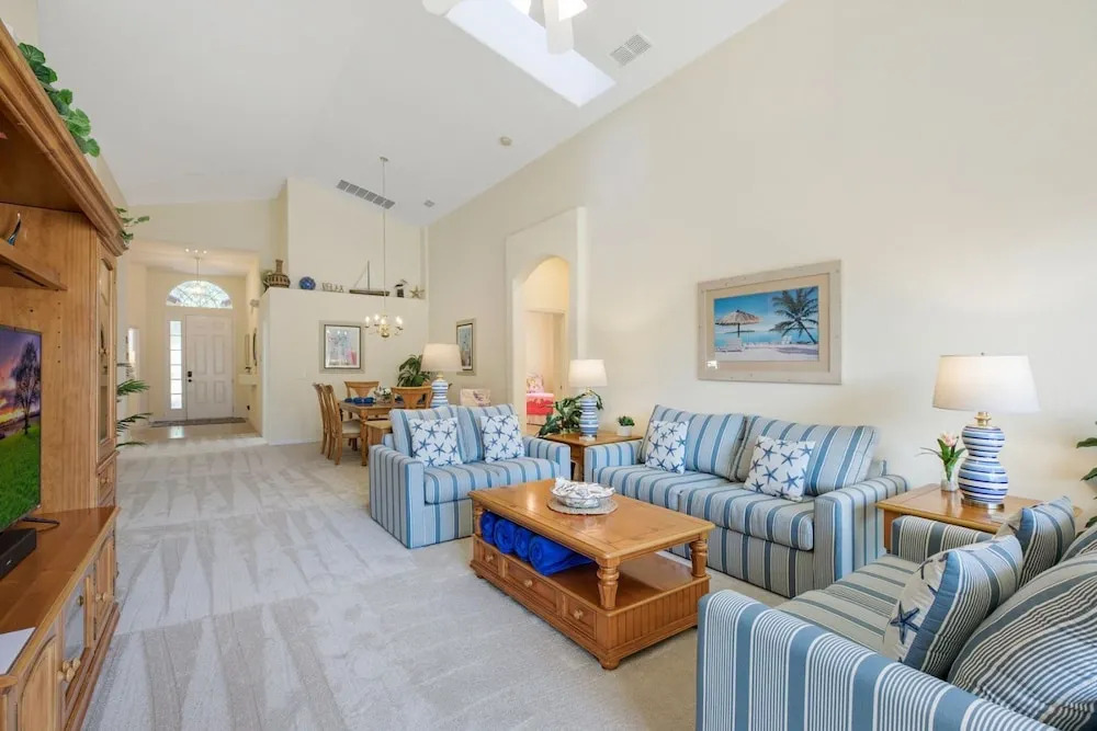 Award Winning Vacation Home With South Facing Pool And Spa Overlooking Conservation Land