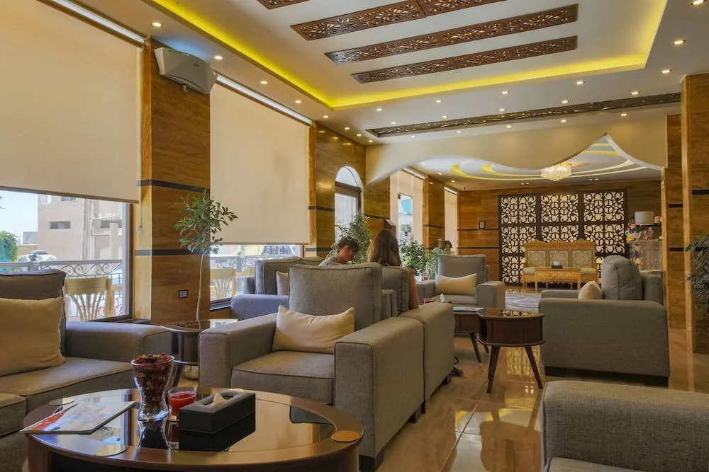 Town Season Hotel