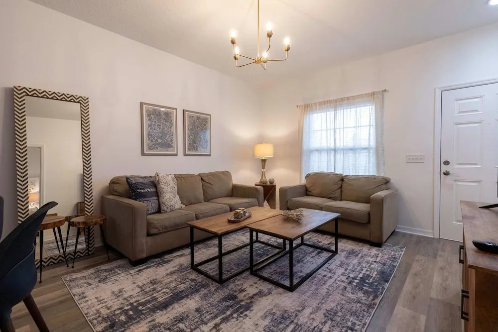 Fabulous Townhome Near the Parks