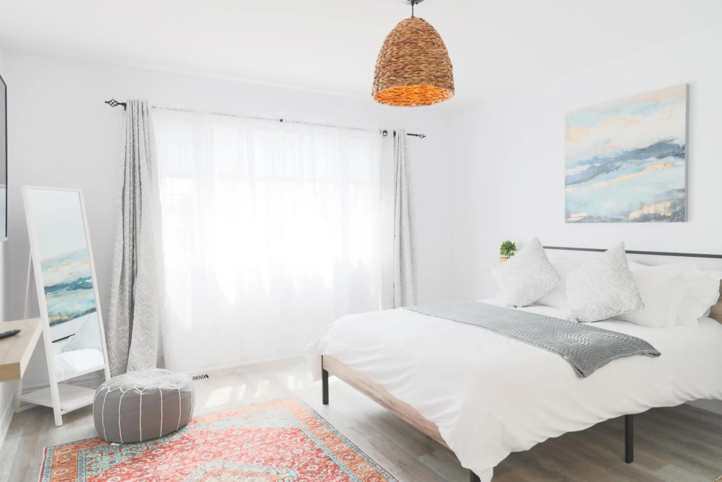 Family-Friendly Boho Stay - Sleeps 10 - Near the Falls