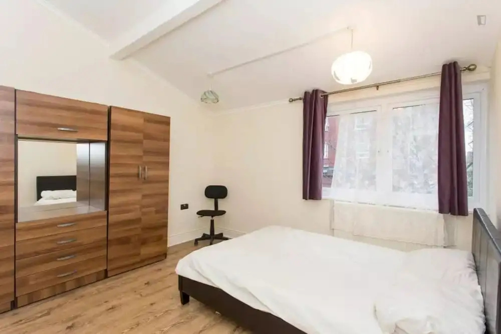 2Bed in Fantastic Location 2 mins Walk From Tube