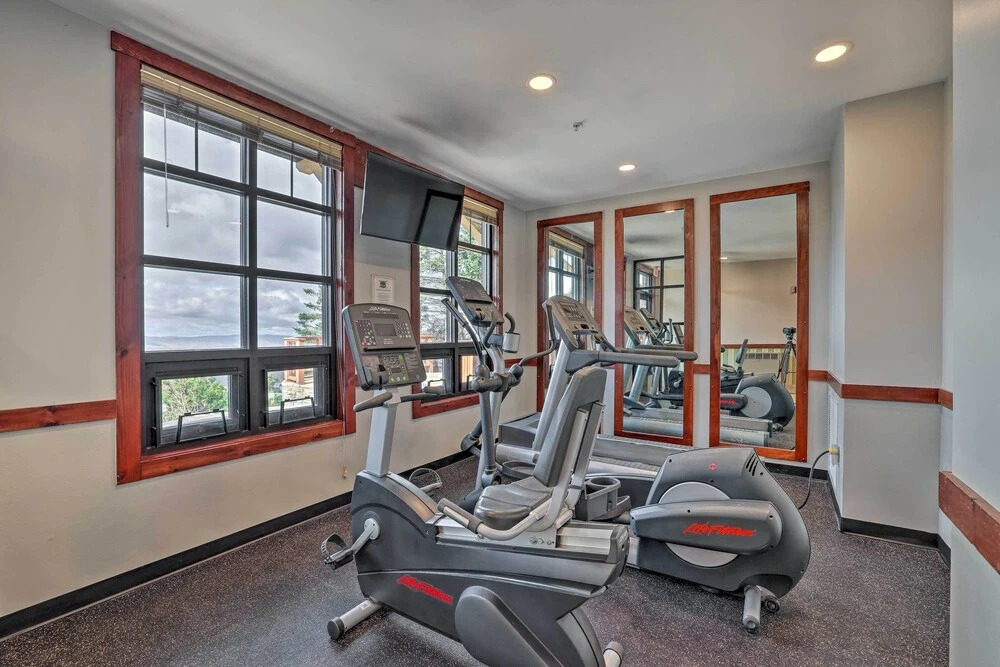 Ski-in/out Condo in Snowshoe Mountain Resort!