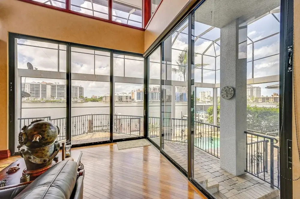 Waterfront Stunner: Effortless Elegance in Naples!