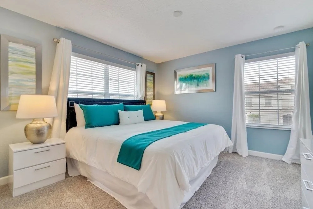 5-Bed Th, Well Appointed & Sure To Please! 1551 Sd Townhouse
