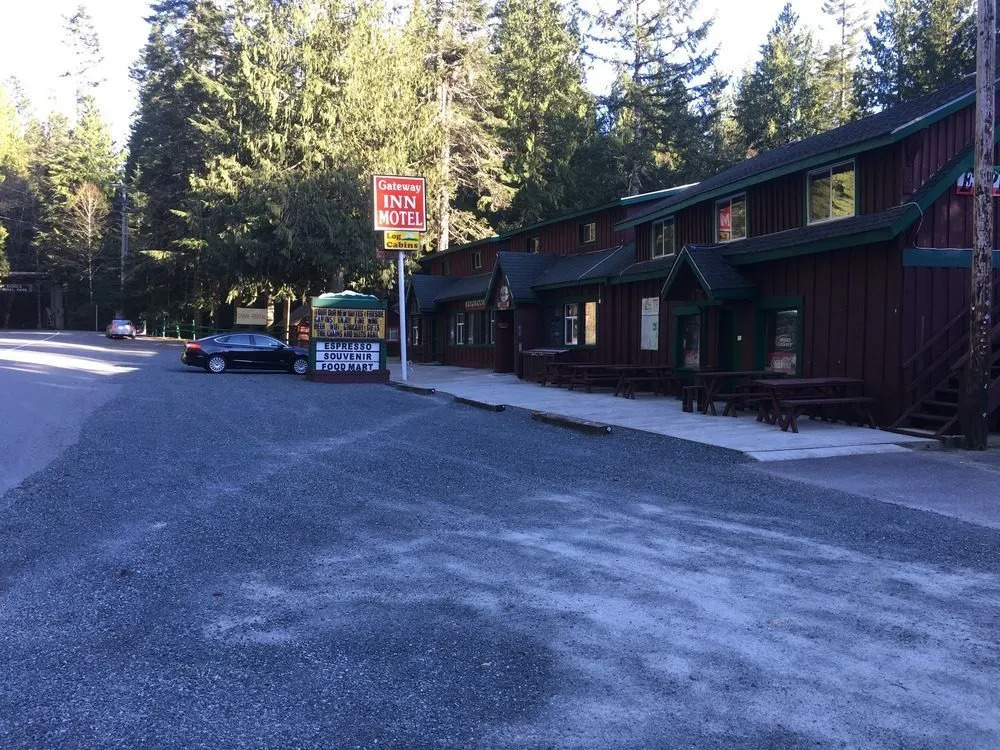 Gateway Inn & Cabins