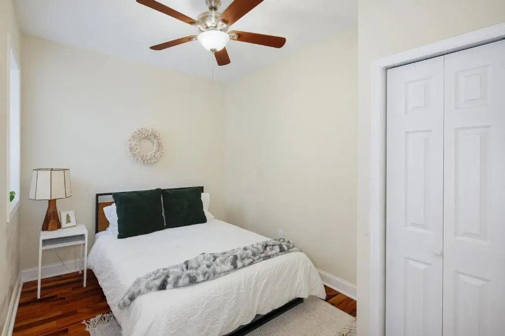 Modern 2br - Steps to Main St. & Parking Avail.