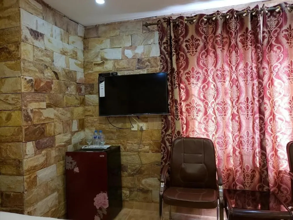 Midway Inn Hotel