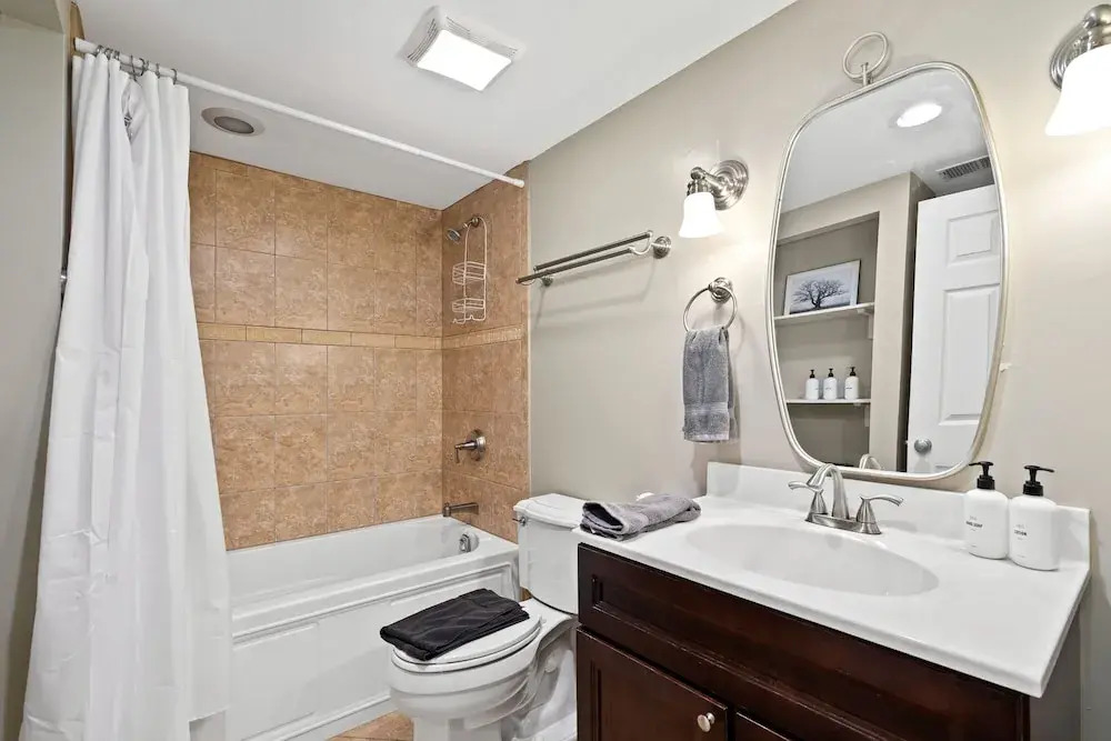 Historic Designer Lincoln Park Retreat Sleeps 14 by AllSet Turnover