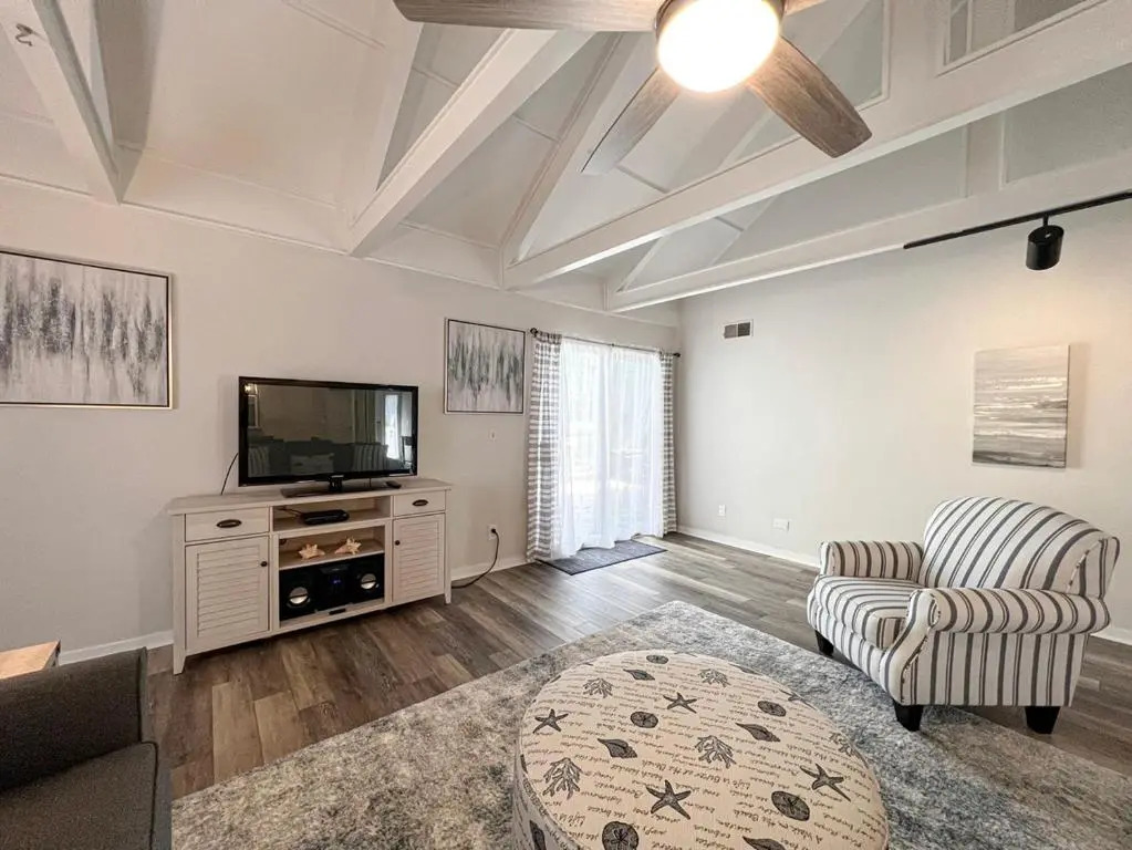 708 Queens Grant