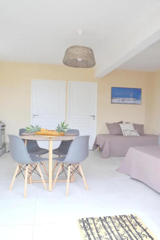 Studio in Saint-Gilles Les Bains, with Wonderful Sea View, Enclosed Garden And Wifi - 500 M From the Beach