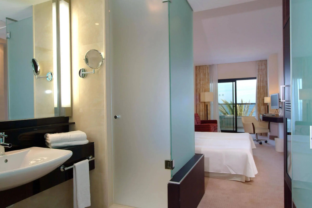 Hotel Faro, a Lopesan Collection Hotel