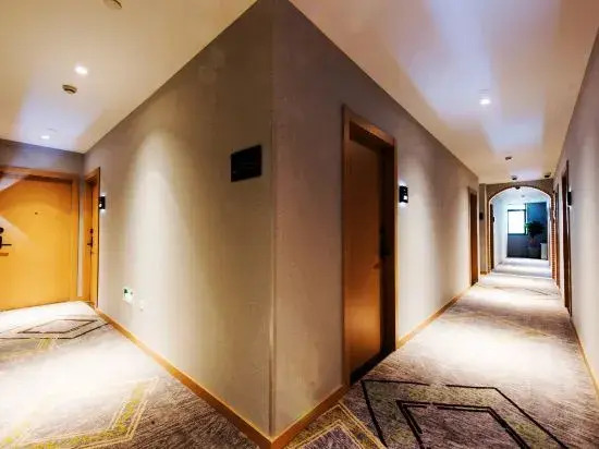 Cloud Smart Hotel (Shanghai Xingzhi Road Subway Station Store)