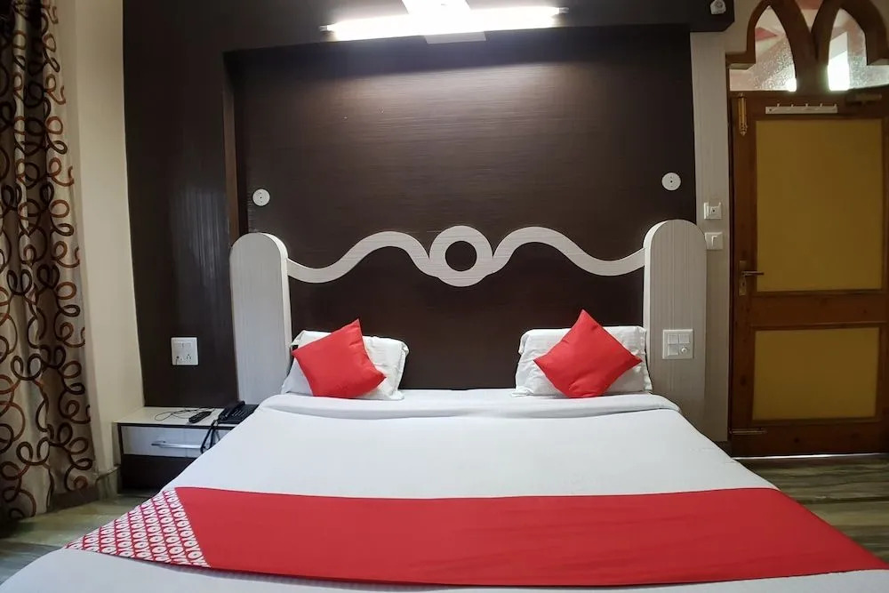 Oyo 30576 Satyam Regency