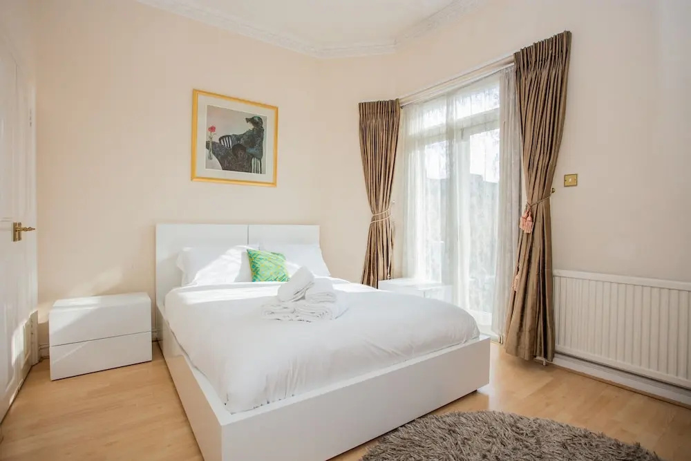 Lovely 2 Bedroom Apartment Near Hyde Park