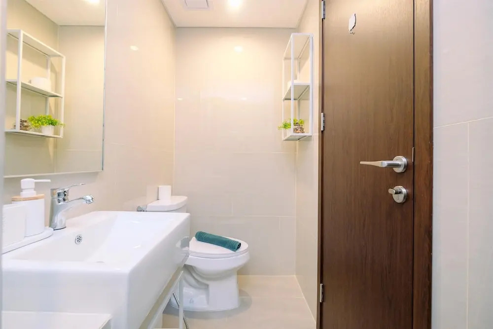 Comfy and Modern Look 2BR at Vasaka Solterra Apartment By Travelio