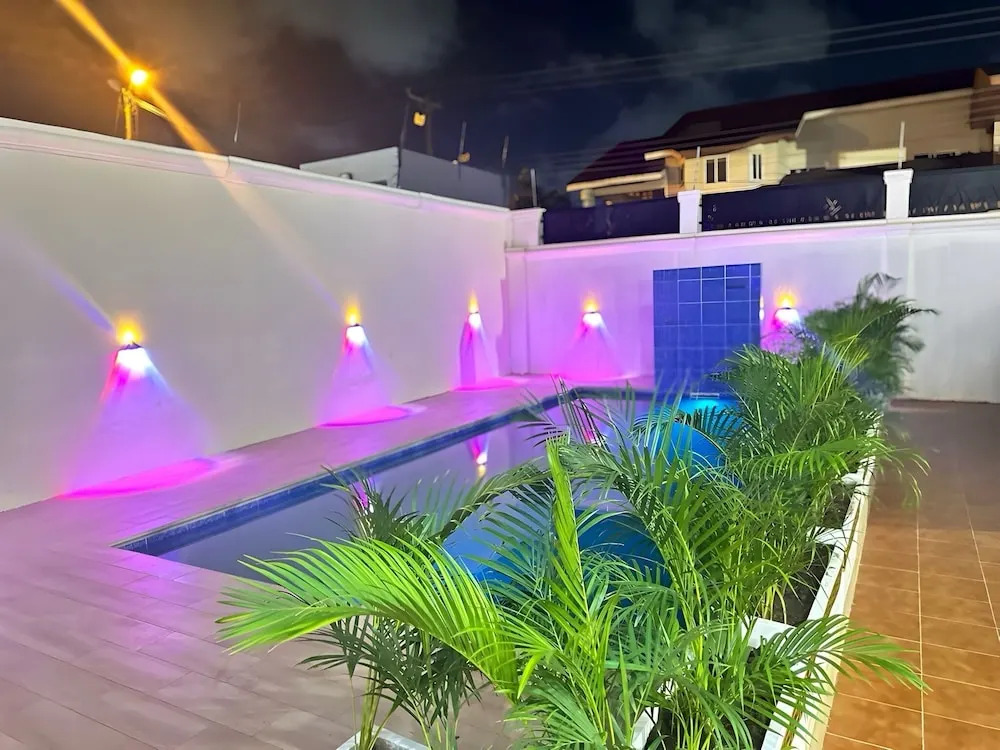 2BR Apartment With Pool and Wifi Near Airport