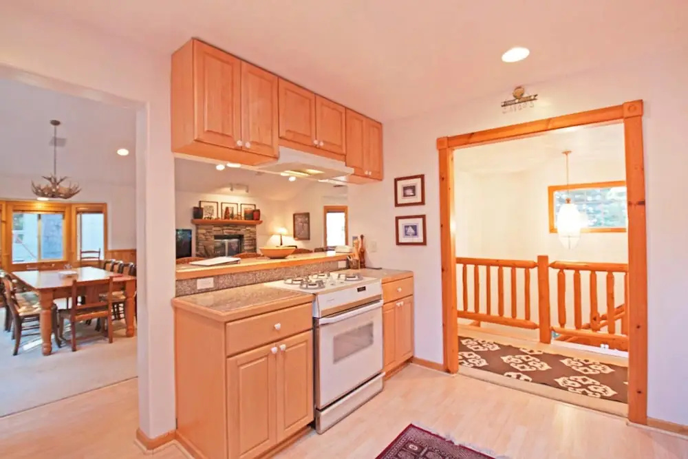 Griggs House - HOT TUB - Close to Tahoe City!
