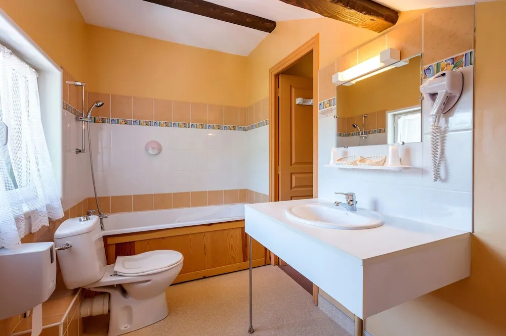 Logis Hotel Restaurant Auberge Les Rives de lArzon