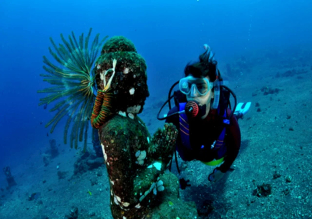 Tulamben Wreck Divers