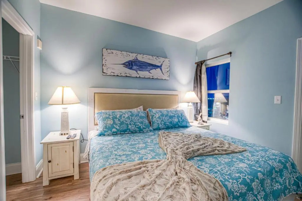 BEAUTIFUL 3 BD Laketown Wharf 1138- Best Amenities!