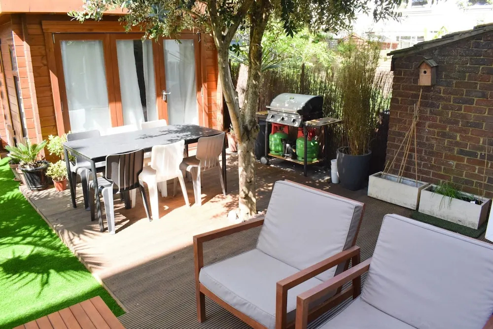 2 Bedroom Flat In Bethnal Green