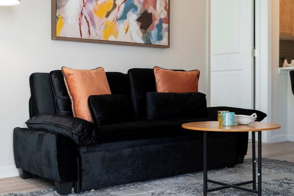 Riviere 2BR Apartment Pet Friendly Oasis Sleeps 6 Close to Epic Universe Pool & Gym
