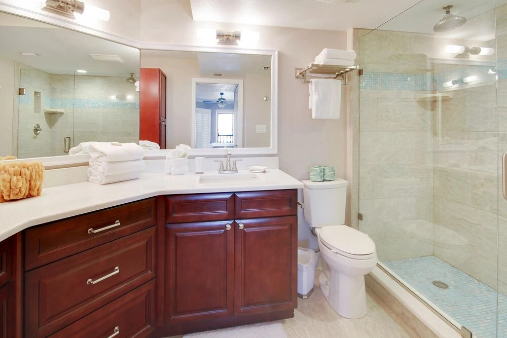 Land's End 302 Building 4 Beautiful Updated Condo Amazing Views!