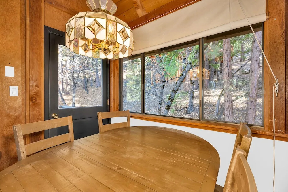 Timber Lodge Yosemite Enveloped In Nature!