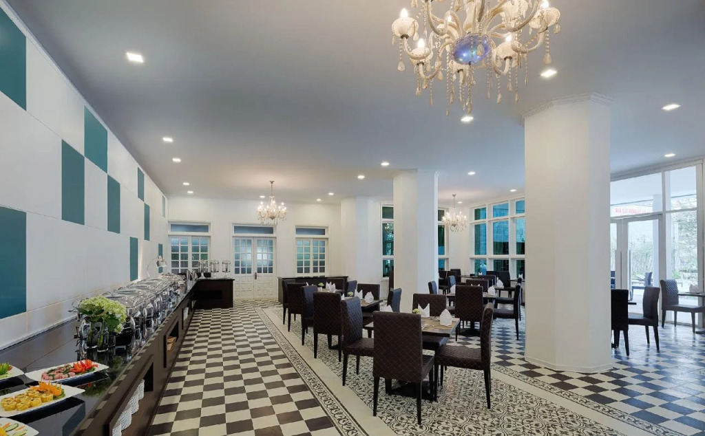 Flora Beach Hotel & Spa