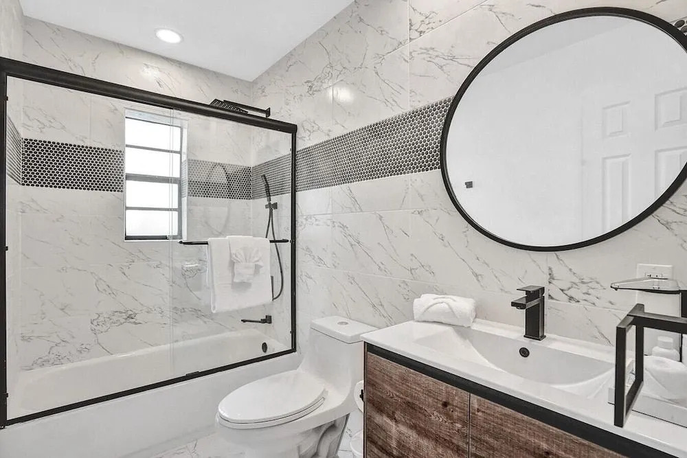 Luxe 3/2 Private Home W/bbq, Gazebo & Free Parking!