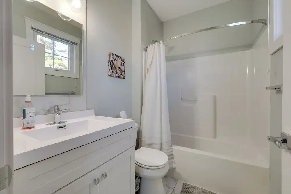 Walk to Front St! Traverse City Condo Near Skiing