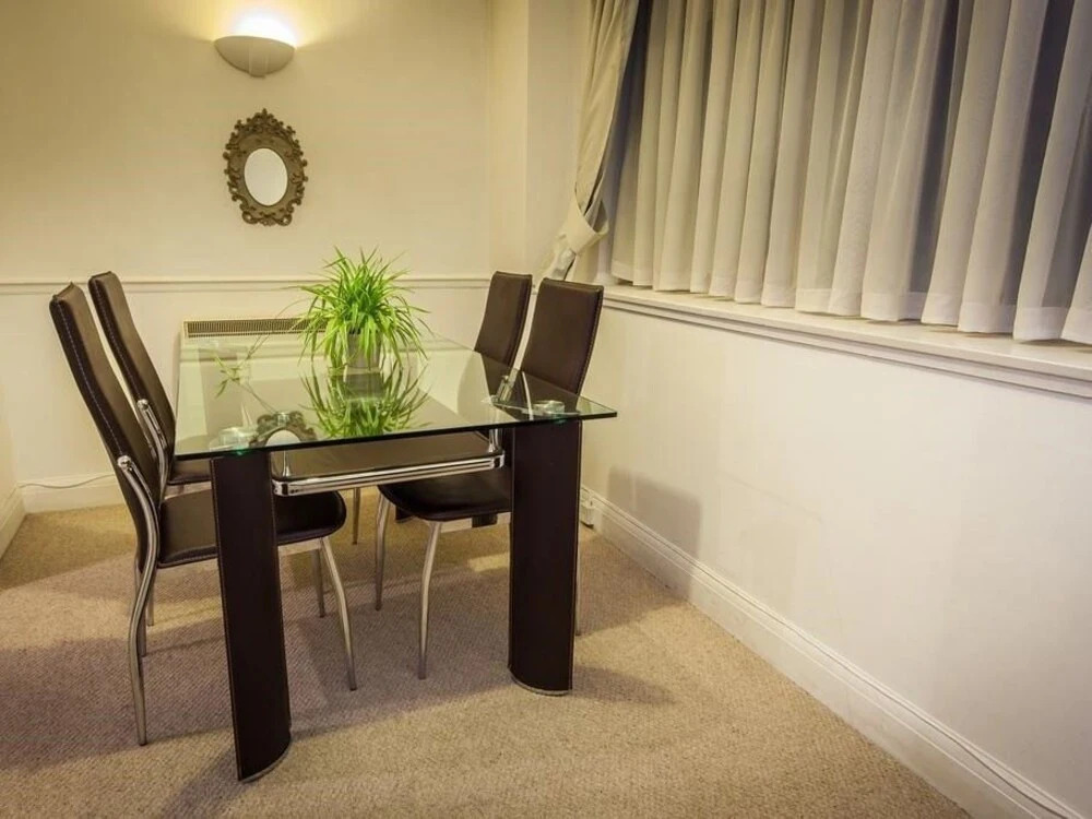The Elegant Mayfair
