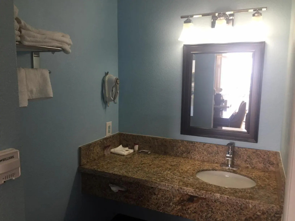 Dolphin Cove Motel